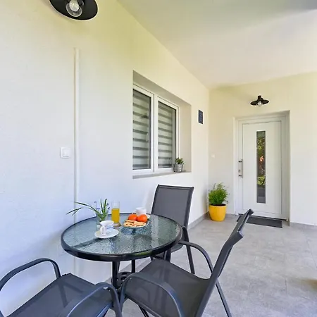 2 Bedroom Beautiful Home In Trnovec Exterior photo