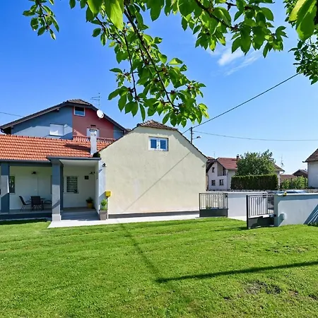 2 Bedroom Beautiful Home In Trnovec Exterior photo