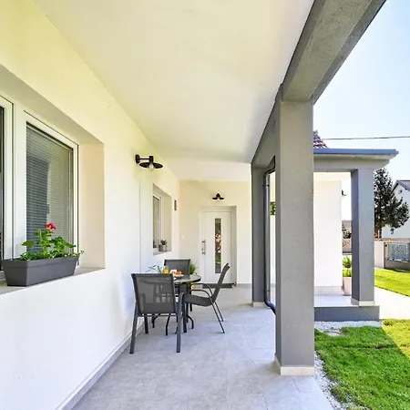 2 Bedroom Beautiful Home In Trnovec Exterior photo
