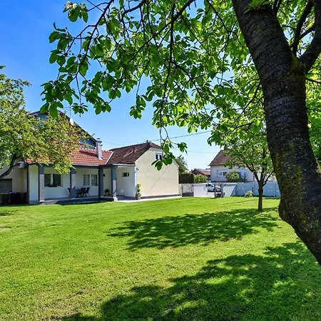 2 Bedroom Beautiful Home In Trnovec Exterior photo