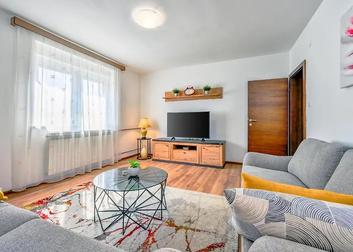 2 Bedroom Beautiful Home In Trnovec
