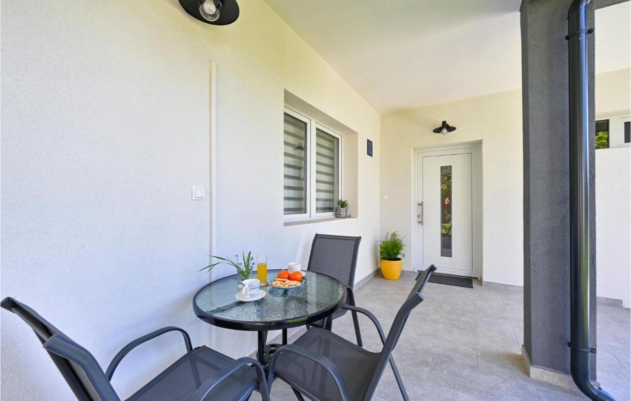 2 Bedroom Beautiful In Holiday home Trnovec