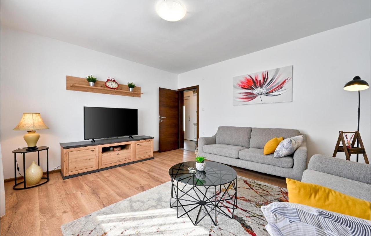 2 Bedroom Beautiful In Holiday home
