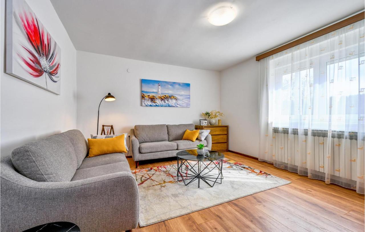 2 Bedroom Beautiful In Holiday home Trnovec